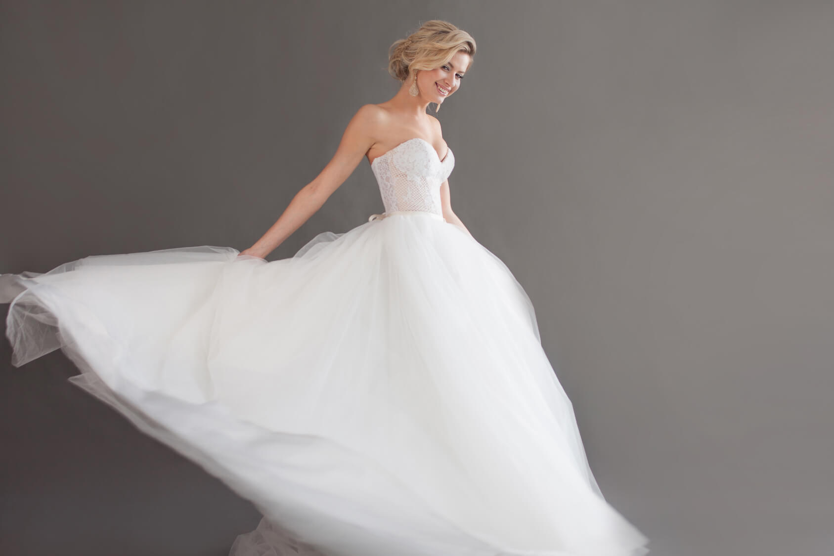 Летние свадебные платья, варианты моделей и наиболее подходящие ткани